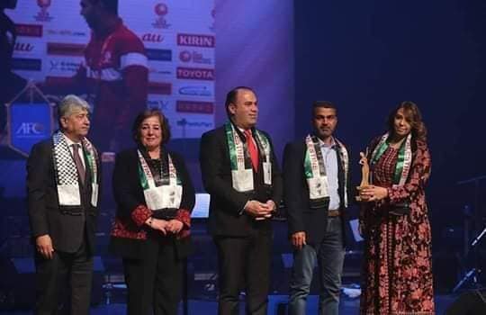 سيدة الأرض تكرم الكابتن أيمن صندوقه شخصية العام الرياضية