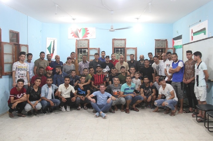 إدارة الزعيم الرفحي تلتقي فريقها الكروي