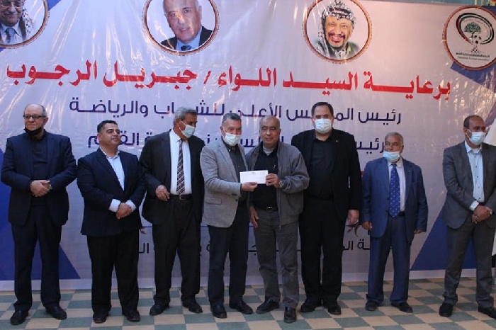 برعاية اللوا الرجوب  اتحاد الكرة يوزع المنحة الرئاسية للأندية الغزية