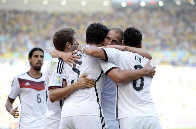 فيديو   المانيا  أول المتاهلين لنصف النهائي