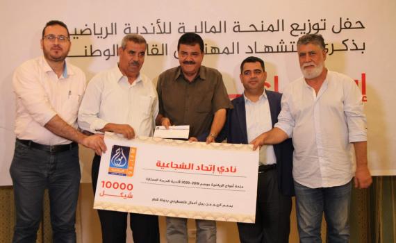 أمواج توزع المنحة المالية لأندية الدرجتين الممتازة والأولى