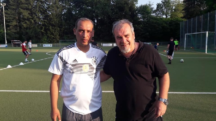 رئيس الأكاديمية الرياضية ينفذ وحدة تدريبية بحضور رابطة مدربي بون لكرة القدم