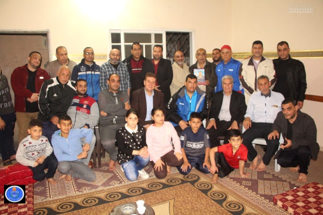 صور  شباب رفح يواصل حملة لمسة وفا لتكريم كوكبة من نجومه