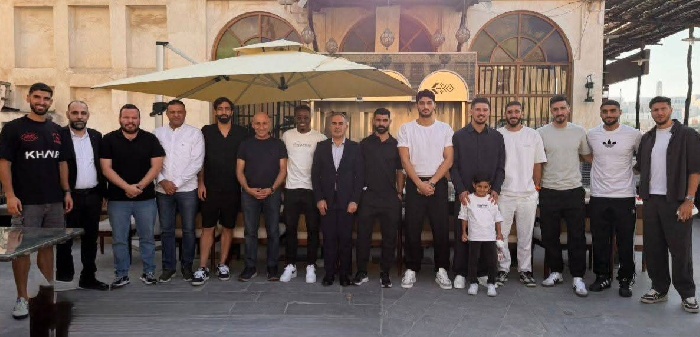 سفير دولة فلسطين في قطر يلتقي نجوم الفدائي