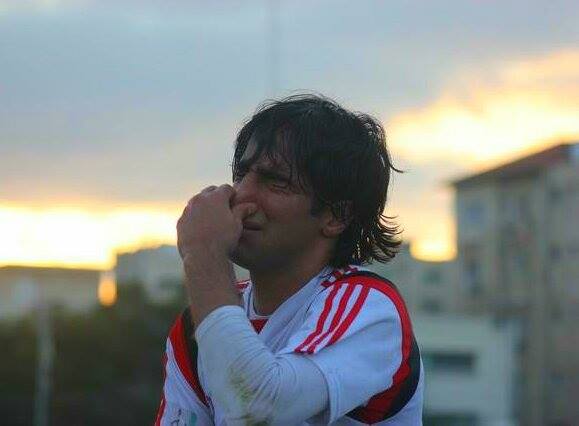 دموع صالح تجسد فرحة العميد