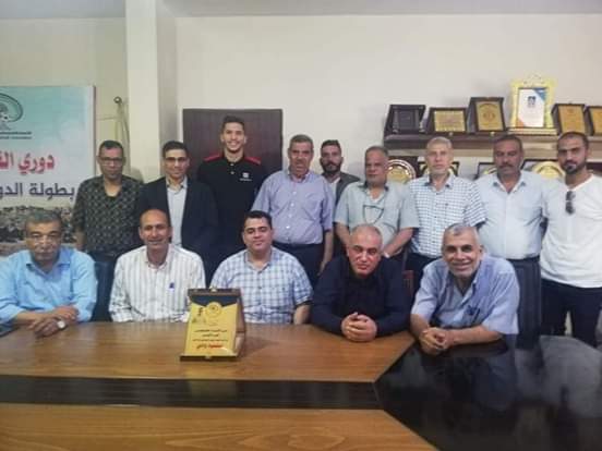 اتحاد الكرة يكرم النجم محمود وادي