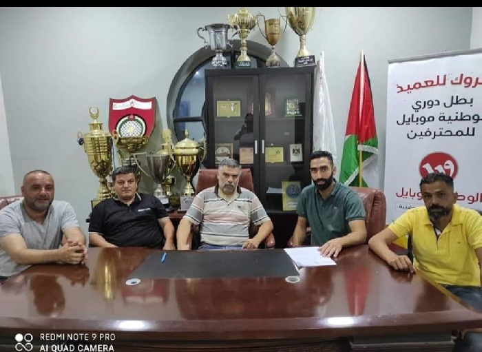 لاعب مثل سبعة أندية خلال 10 سنوات