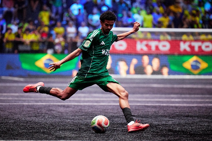 أديداس ودوري الملوك يمددان شراكتهما العالمية