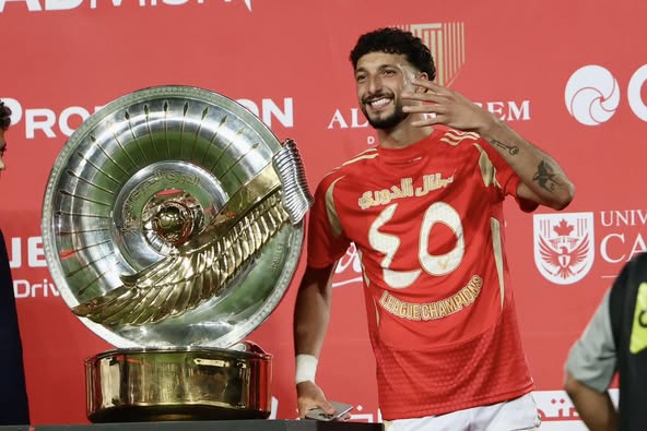 وسام أبو علي  نجم الأهلي الذهبي